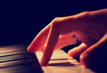 开云体育APP下载-引擎与篮板之间，当F1年度争冠驶入决胜弯，太阳队在上海滩升起